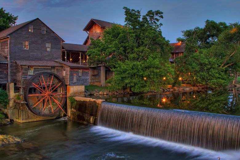 Top 6 Reasons Pigeon Forge is Better than Branson